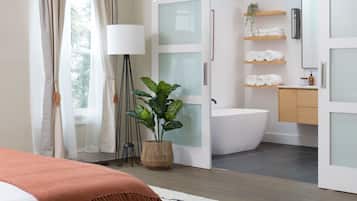 5 bedrooms, desk, iron/ironing board, free WiFi