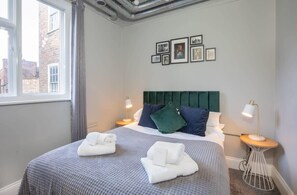 2 chambres, fer et planche à repasser, Wi-Fi, draps fournis