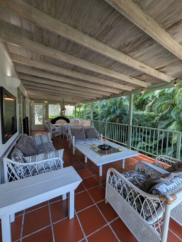 Beautiful Family Home with Pool,  direct access to tennis courts.