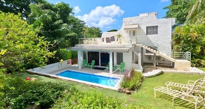 Beautiful Family Home with Pool, direct access to tennis courts.