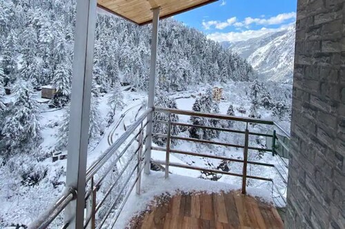 Panache Natural Cozy Winter Home Snowy Mountain views