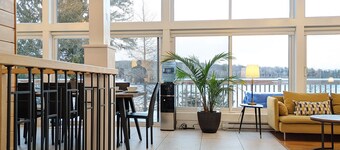 Lake House Chalet, Laurentides, Pet Friendly, Waterfront, Beach, Private, Luxury