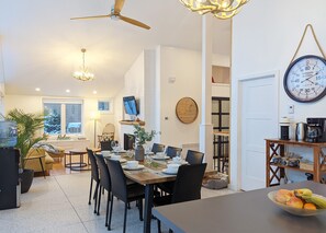 Dining - Lake House Chalet, Laurentides, Pet Friendly, Waterfront, Beach, Private, Luxury (Nominingue)