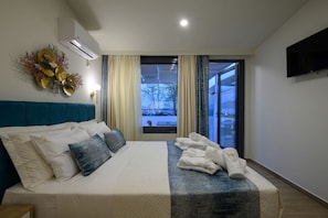 1 bedroom, iron/ironing board, travel crib, WiFi