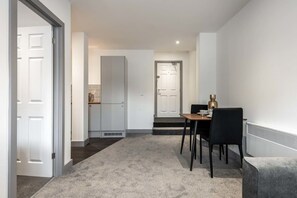 Dining - Modern Contemporary 1 bed Apt in Leeds city centre (Leeds)