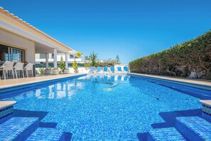Pool - Maria Palace - Games room, gym & bar (Albufeira)