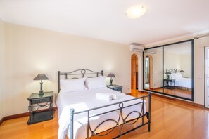 5 Schlafzimmer, Bügeleisen/Bügelbrett, WLAN, Bettwäsche