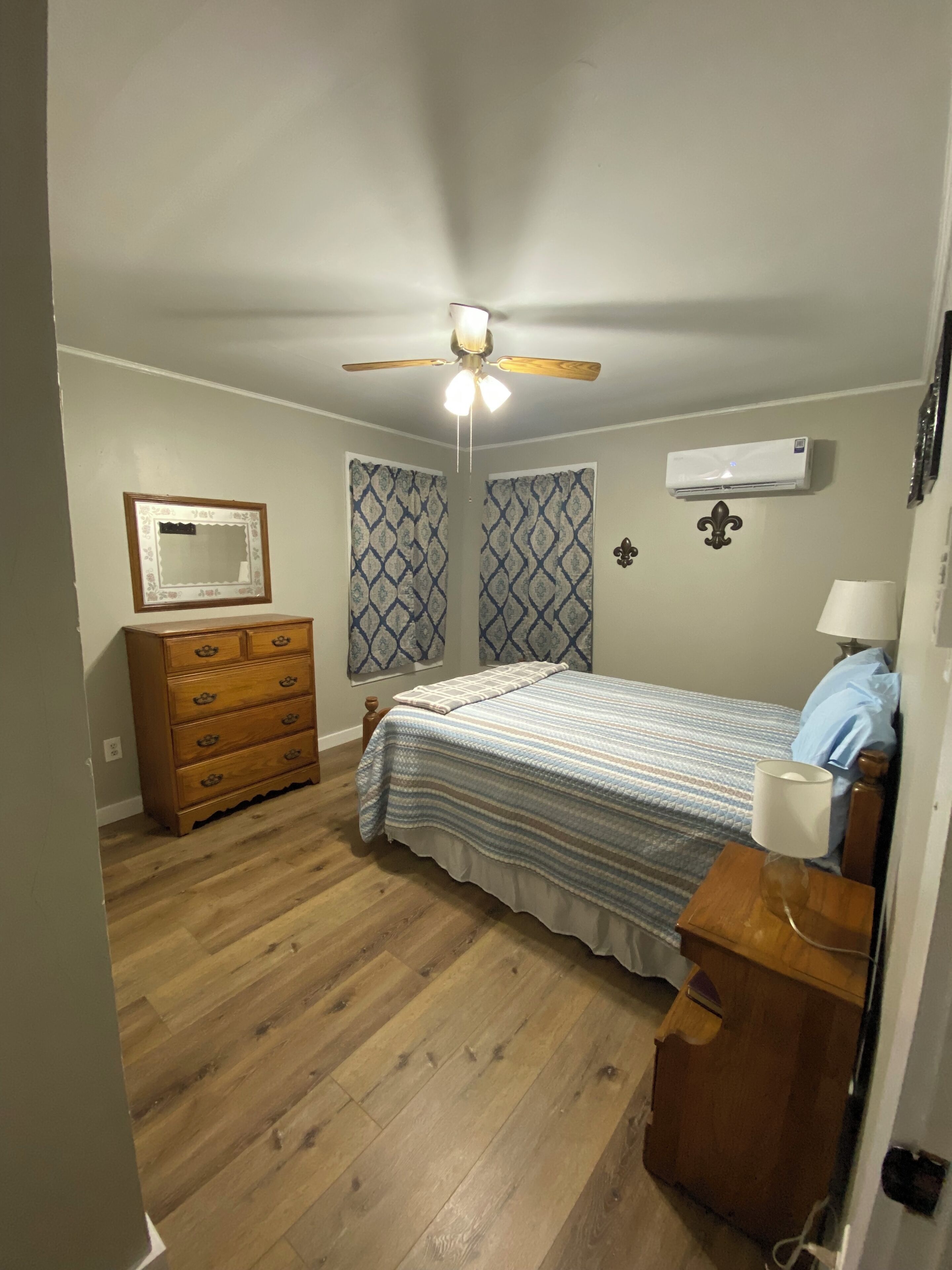 2 bedrooms, travel crib, WiFi