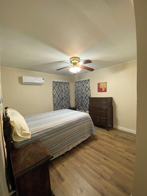 2 bedrooms, travel crib, WiFi
