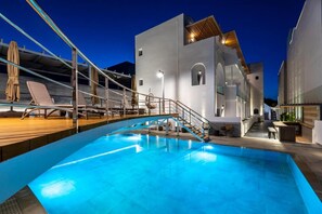 Hồ bơi ngoài trời