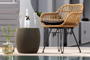 Champagne service - Deluxe Suites Santorini (Santorini)