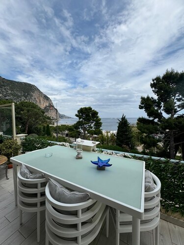 Luxury one large bedrom flat with large sea view.