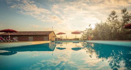La Principessa Tuscan farmhouse with pool on wine road of Montecarlo-Lucca