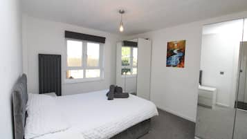 2 bedrooms, desk, free WiFi, bed sheets