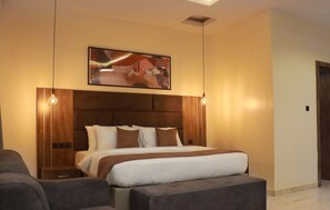In-room safe, individually furnished, desk, laptop workspace