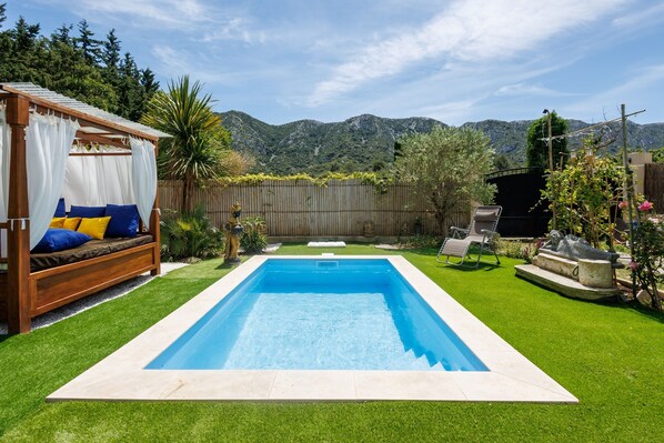 A heated pool - Errances Provençales (Saint-Remy-de-Provence)