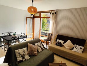 TV, DVD player - Les Tilleuls 22 - rez de jardin - balcon vue montagne (Orcières)