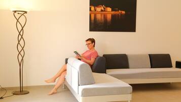 Télévision, table de tennis de table