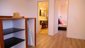3 Schlafzimmer, Reisekinderbett, kostenloses WLAN, Bettwäsche