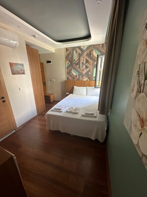 Standard Double Room | Select Comfort beds, soundproofing, iron/ironing board, free WiFi - İstanbulites Hotel (Istanbul)