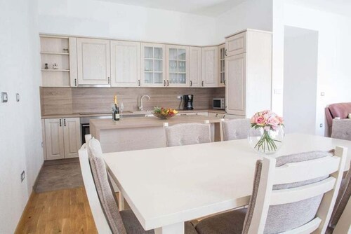 Spacious Villa "La Famiglia" with private heated pool