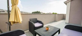 Spacious Villa "La Famiglia" with private heated pool