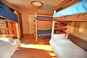 4 bedrooms, WiFi, bed sheets