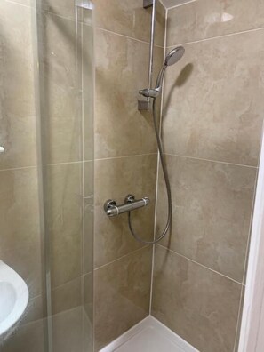Bathroom - Castle Hill Resident (Cambridge)
