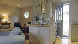 A compact living space with a kitchenette, a dining area, and a seating area. - Country Hideaways | The Hay Loft | Ripon (Ripon)