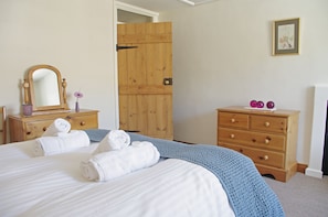 2 chambres, fer et planche à repasser, lit parapluie, Wi-Fi gratuit