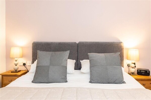 2 Schlafzimmer, Bügeleisen/Bügelbrett, kostenloses WLAN, Bettwäsche