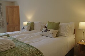 2 bedrooms, iron/ironing board, travel crib, free WiFi