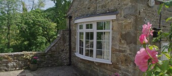 Country Hideaways | Hazeley Cottage | West Burton