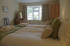2 bedrooms, iron/ironing board, travel cot, free WiFi