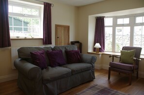 Smart TV - Country Hideaways | Hazeley Cottage | West Burton (Leyburn)