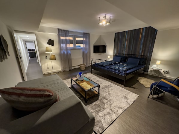 1 chambre, fer et planche à repasser, accès au Wi-Fi (inclus)