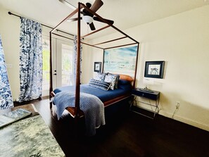 3 Schlafzimmer, Schreibtisch, Bügeleisen/Bügelbrett, Reisekinderbett
