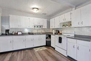 Coffee/tea maker, microwave, oven, stovetop