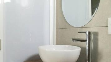 Condo familiar | Baño | Regadera y toallas