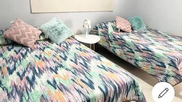 3 chambres, fer et planche à repasser, Wi-Fi gratuit, draps fournis