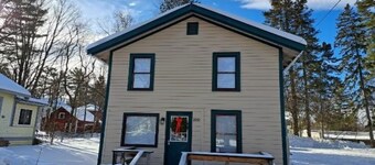 Stay near Mirror Lake, enjoy our cozy 2-bedroom cottage