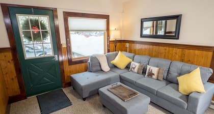 Stay near Mirror Lake, enjoy our cozy 2-bedroom cottage