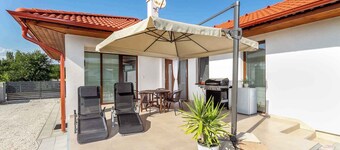 Holiday home Air-conditioned, with washing machine, dishwasher and WiFi