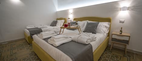 Neljän hengen luksushuone | Italialaiset Frette-lakanat, ylelliset vuodevaatteet, untuvapeitot