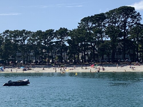 Beach 300m away-calm water-WIFI-private parking-shared garden-.