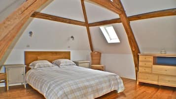8 slaapkamers, een bureau, een strijkplank/strijkijzer, gratis wifi