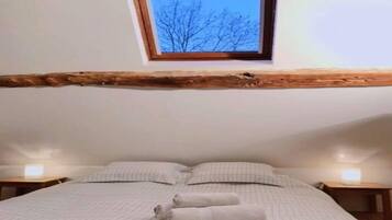 8 bedrooms, desk, iron/ironing board, free WiFi