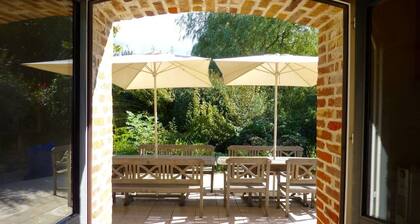 Country house ideal for big families, groups of friends & corporate retreats.