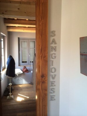 3 bedrooms, iron/ironing board, free WiFi, bed sheets - Casa Pietrone Residence, Casa Pietrone (Marche)