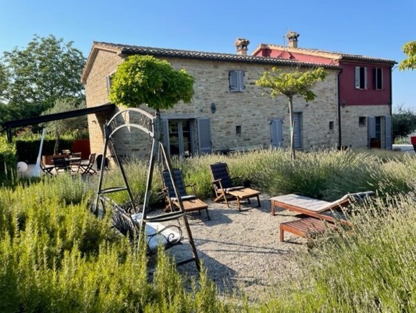 Property grounds - Casa Pietrone Residence, Casa Pietrone (Marche)